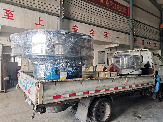 1.5米旋振篩、200型標(biāo)準(zhǔn)檢驗(yàn)篩、直排篩發(fā)貨